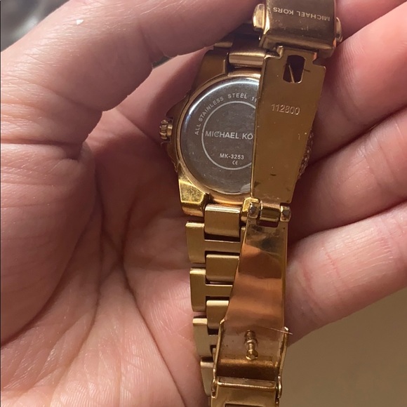 ~Host Pick~ Michael Kors Watch - Picture 3 of 3